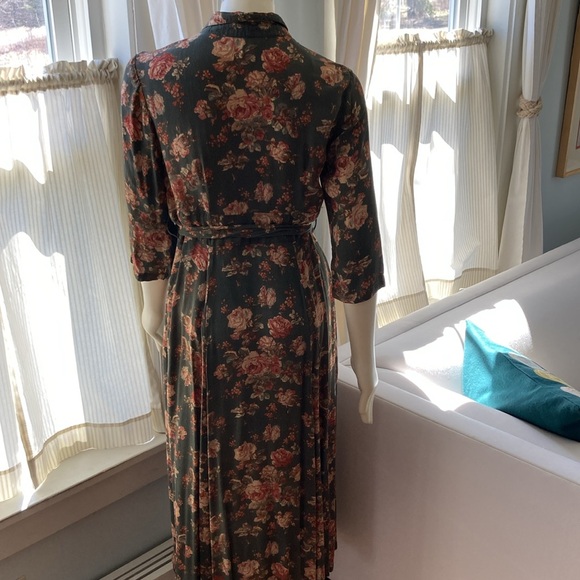 April Cornell soft floral rayon shirtwaist dress with waist tie Small - Picture 8 of 15